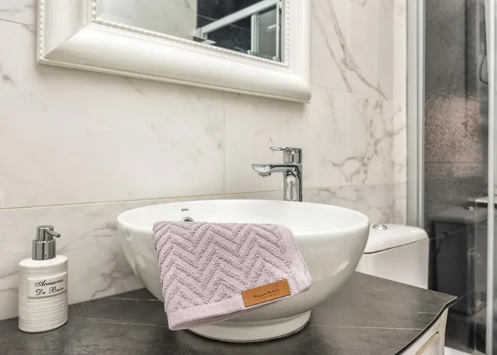 Francesca Luxury 아파트 *